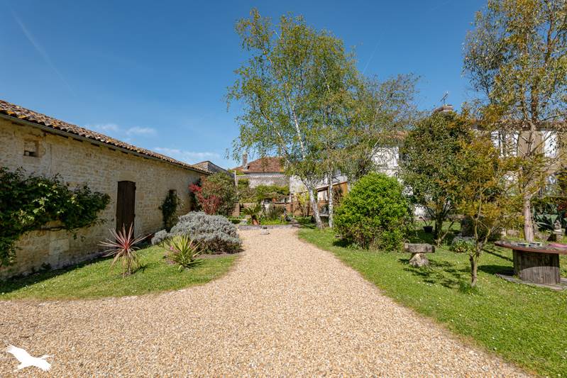 Vente Maison ST PALAIS DE PHIOLIN - 6 pièces -154 m² - (17800)