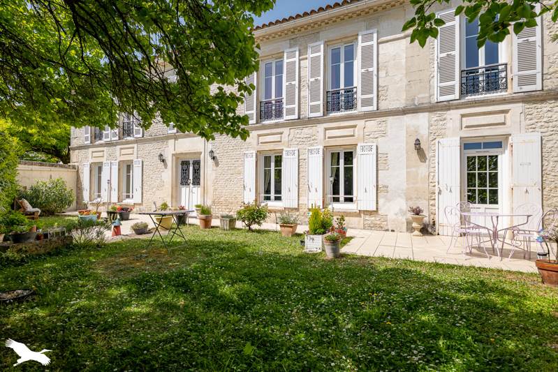 Vente Maison LONZAC - 7 pièces -258 m² - (17520)