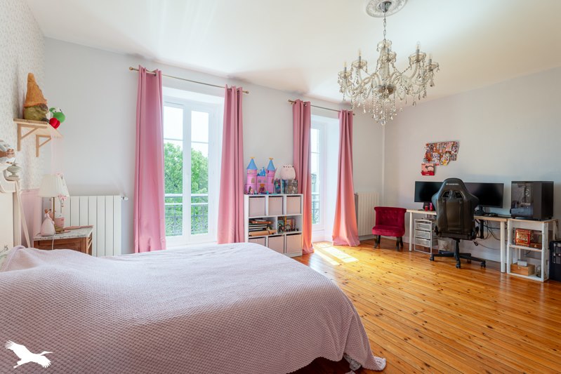 Vente Maison LONZAC - 7 pièces -258 m² - (17520)