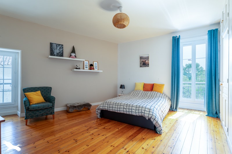 Vente Maison LONZAC - 7 pièces -258 m² - (17520)