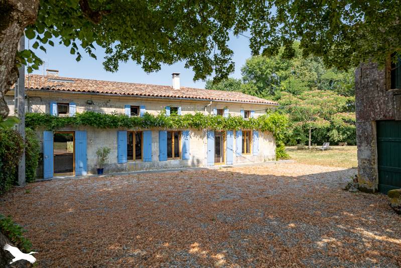 Vente Maison CHAMPAGNOLLES - 6 pièces -200 m² - (17240)