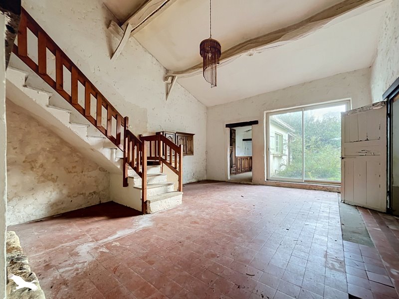 Maison 8 pièces 259 m² · à Champagnolles · 259 m² · 108 600 €
