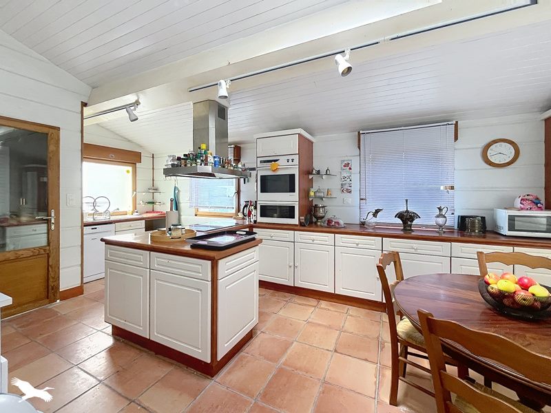 Vente Maison CRAVANS - 6 pièces -204 m² - (17260)