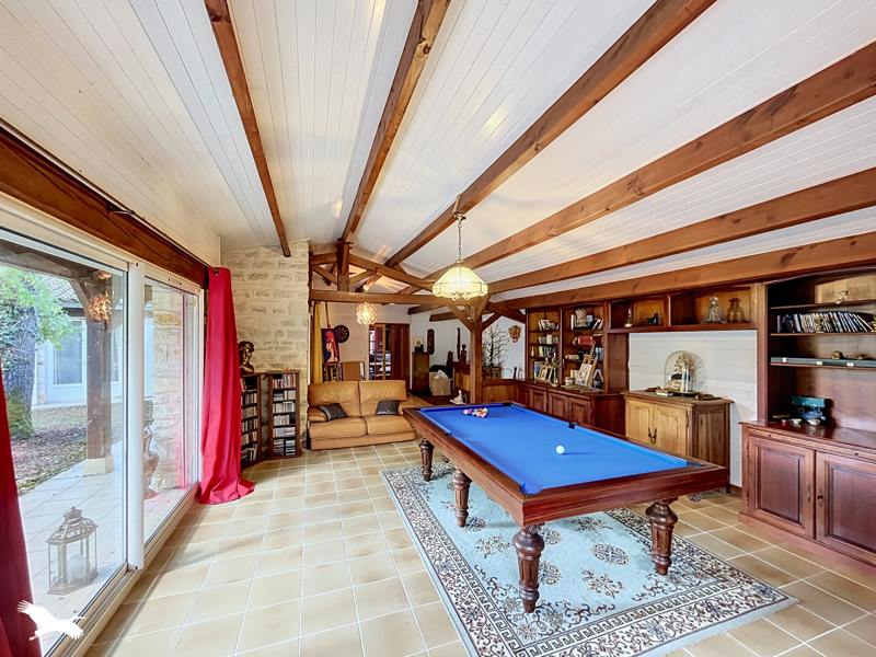 Vente Maison CRAVANS - 6 pièces -204 m² - (17260)