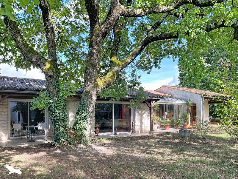 Vente Maison CRAVANS - 6 pièces -204 m² - (17260)
