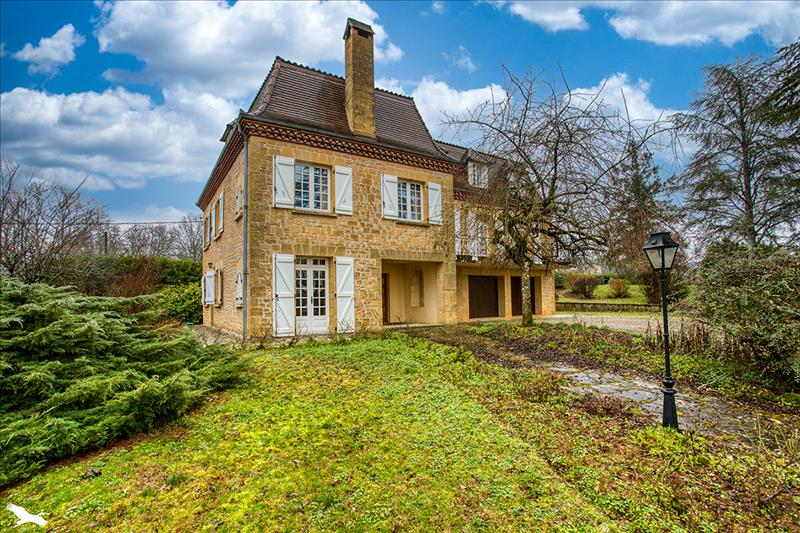 Vente Maison GOURDON - 11 pièces -231 m² - (46300)