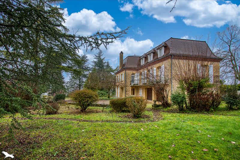 Vente Maison GOURDON - 11 pièces -231 m² - (46300)