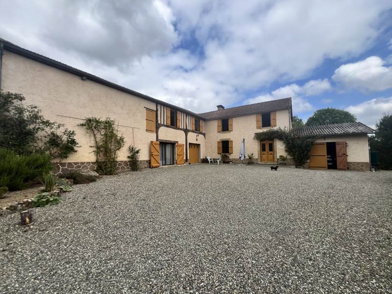 Vente Maison AUX AUSSAT - 6 pièces -240 m² - (32170)