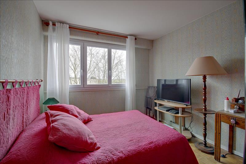 Vente Appartement AUBERGENVILLE - 4 pièces -74 m² - (78410)