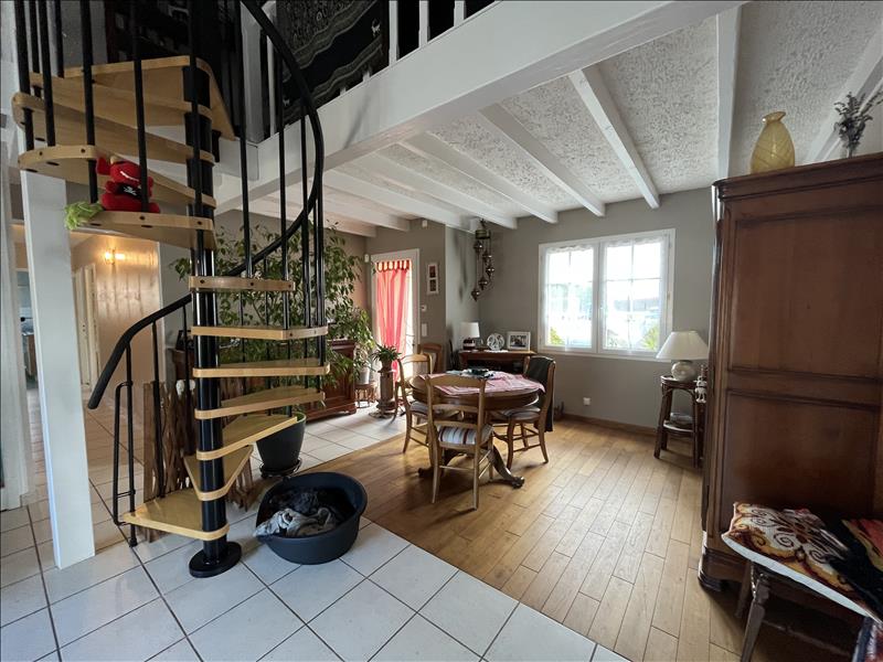 Vente Maison CAMBLANES ET MEYNAC - 5 pièces -131 m² - (33360)