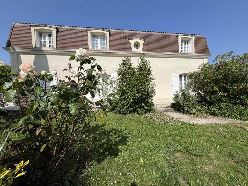 Vente Maison LATRESNE - 7 pièces -237 m² - (33360)