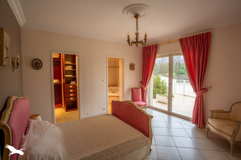 Vente Maison CARIGNAN DE BORDEAUX - 5 pièces -160 m² - (33360)