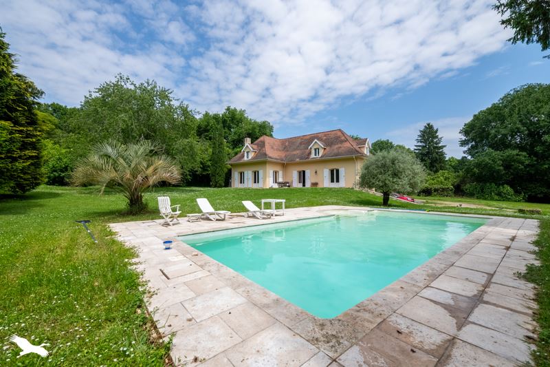 Maison 4 pièces 212 m² · à Latresne · 212 m² · 730 800 €