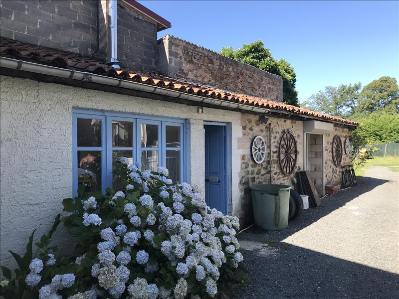 Maison de ville à La Coquille