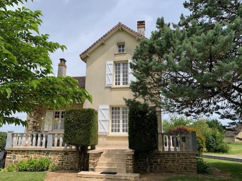 Maison en pierre à Sarrazac