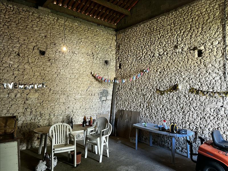 Vente Grange BARRET - 2 pièces -120 m² - (16300)