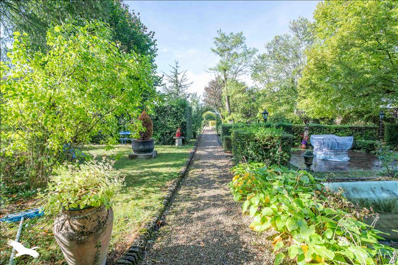 Vente Maison BARBEZIEUX ST HILAIRE - 11 pièces -408 m² - (16300)