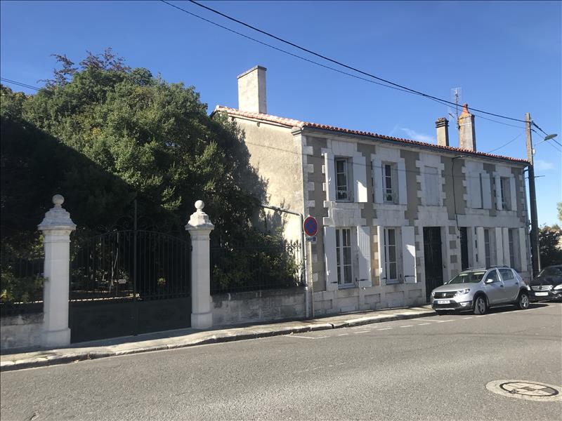 Vente Maison BARBEZIEUX ST HILAIRE - 11 pièces -408 m² - (16300)