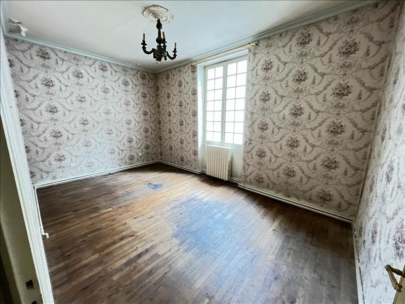 Vente Maison BARBEZIEUX ST HILAIRE - 9 pièces -159 m² - (16300)