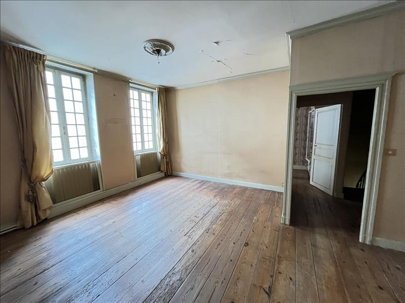 Vente Maison BARBEZIEUX ST HILAIRE - 9 pièces -159 m² - (16300)