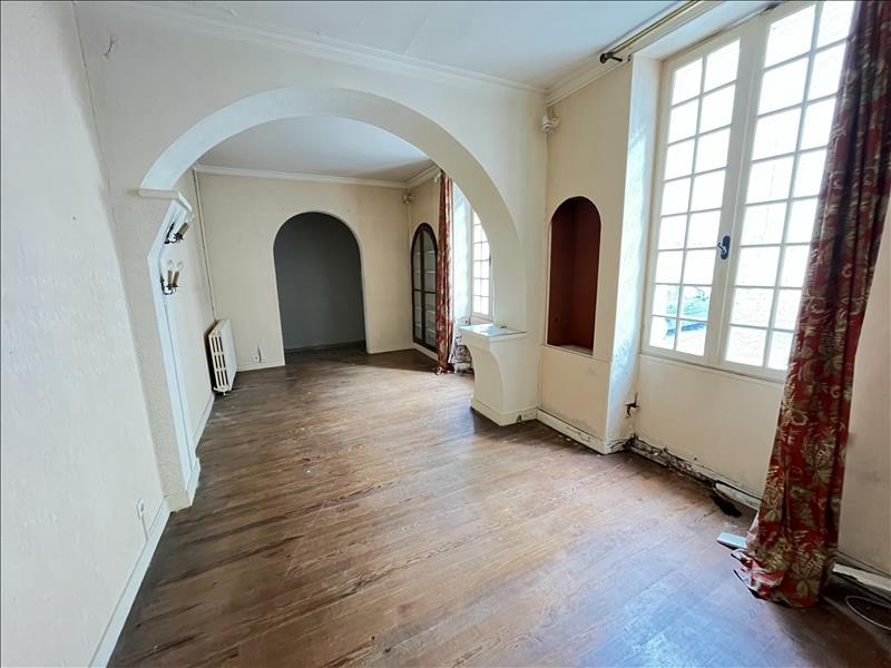 Vente Maison BARBEZIEUX ST HILAIRE - 9 pièces -159 m² - (16300)