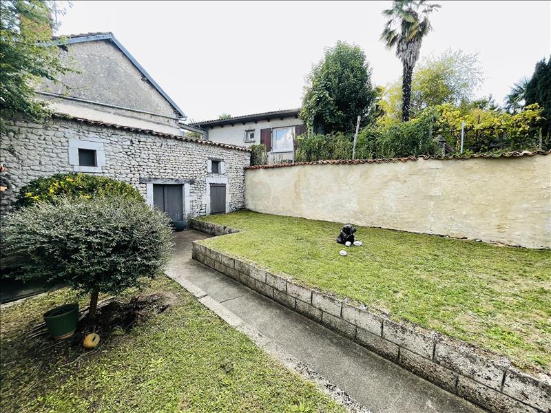 Vente Immeuble BARBEZIEUX ST HILAIRE - -  121 m² - (16300)