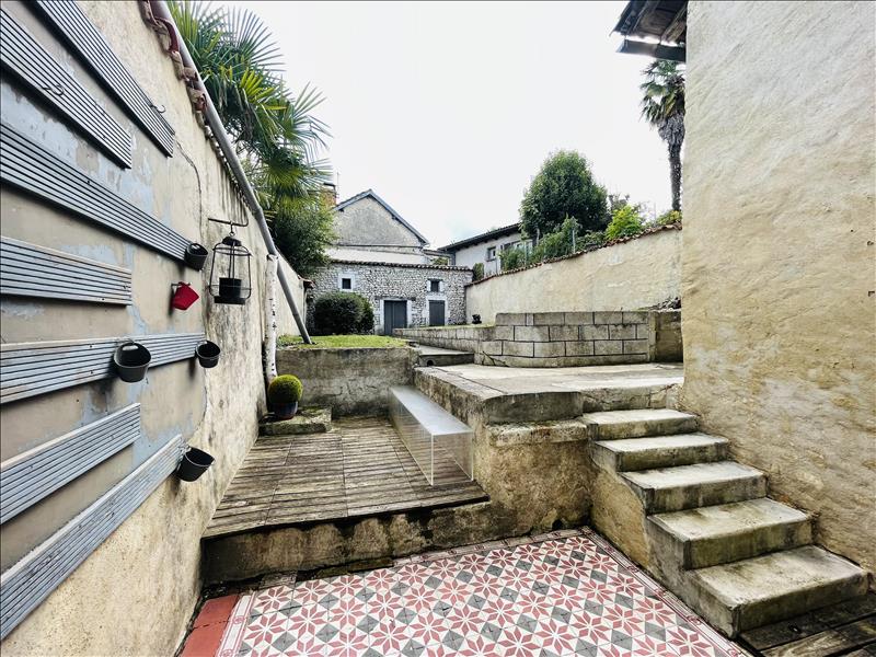 Vente Immeuble BARBEZIEUX ST HILAIRE - -  121 m² - (16300)