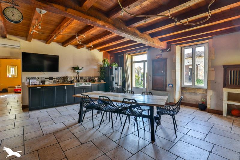 Vente Maison CONDEON - 6 pièces -246 m² - (16360)