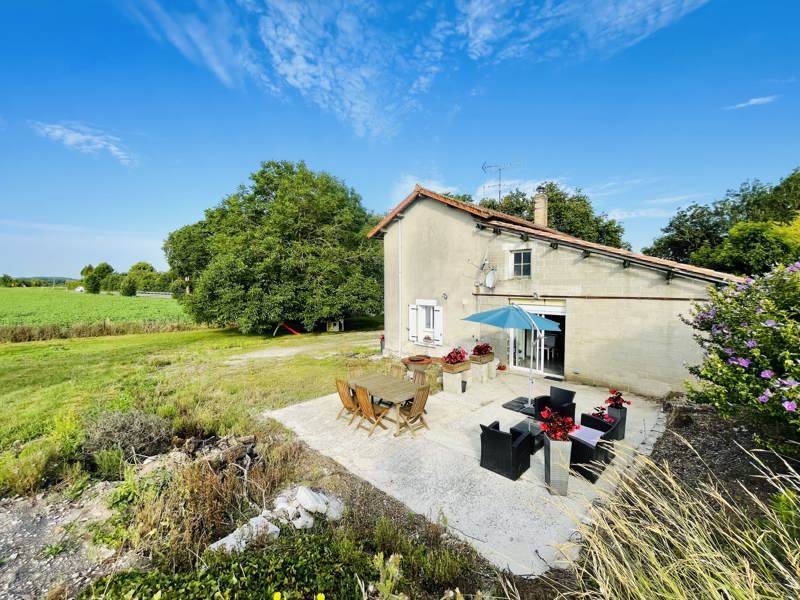 Vente Maison BARBEZIEUX ST HILAIRE - 6 pièces -163 m² - (16300)