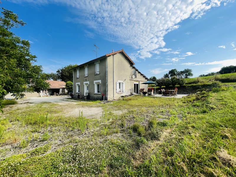 Vente Maison BARBEZIEUX ST HILAIRE - 6 pièces -163 m² - (16300)