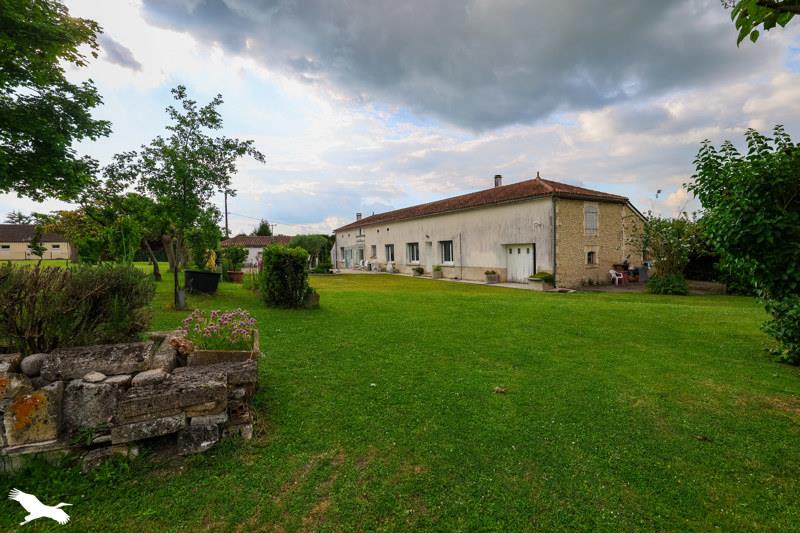 Vente Maison BARRET - 6 pièces -156 m² - (16300)