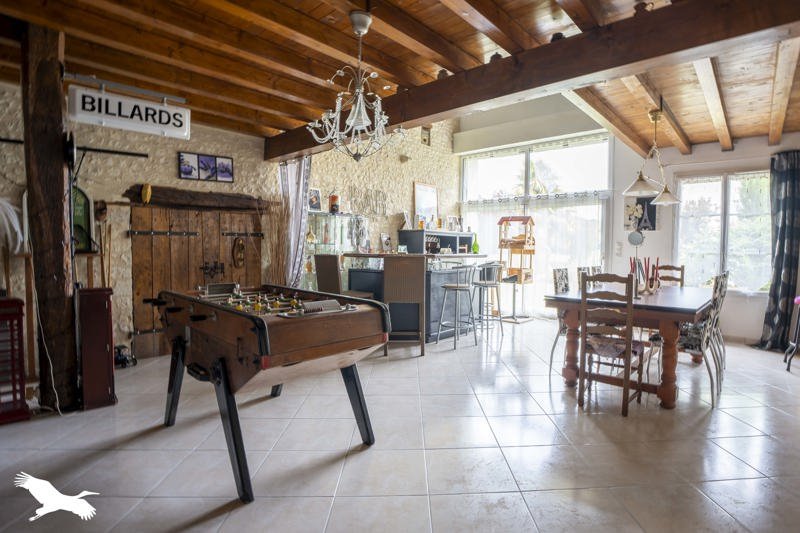 Vente Maison CHALLIGNAC - 6 pièces -255 m² - (16300)