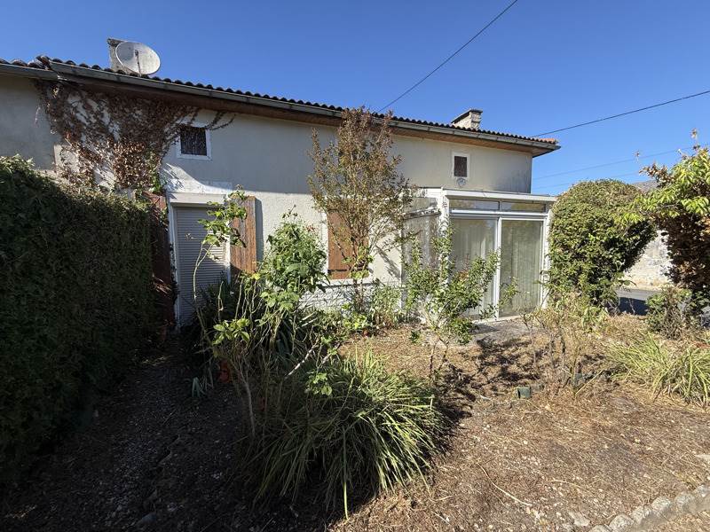 Vente Maison BARBEZIEUX ST HILAIRE - 5 pièces -68 m² - (16300)