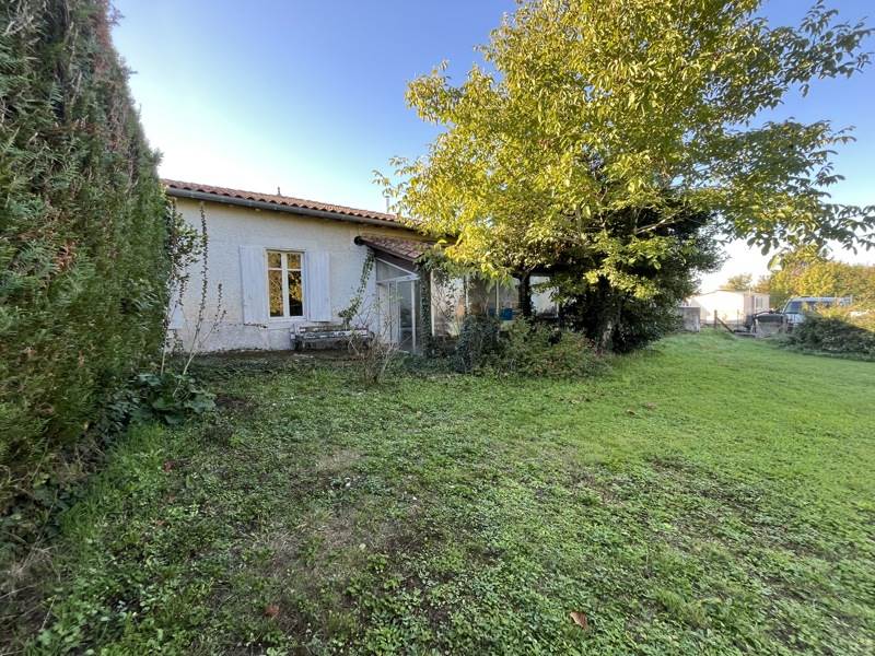 Vente Maison BARBEZIEUX ST HILAIRE - 5 pièces -152 m² - (16300)