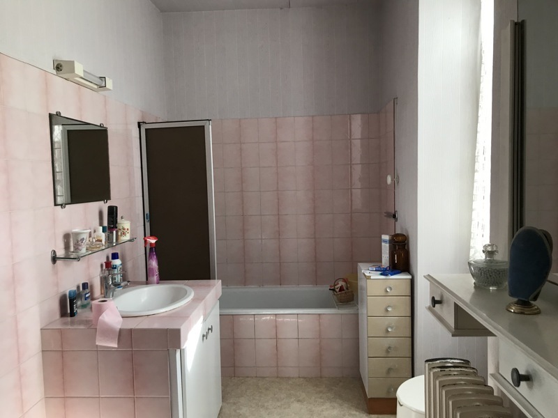 Vente Maison BARBEZIEUX ST HILAIRE - 7 pièces -152 m² - (16300)