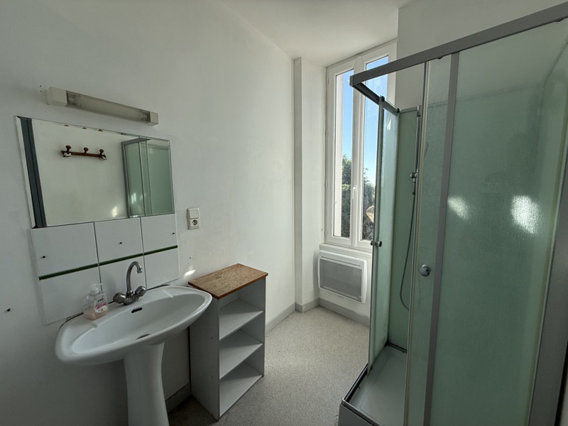 Vente Immeuble BARBEZIEUX ST HILAIRE - -  100 m² - (16300)