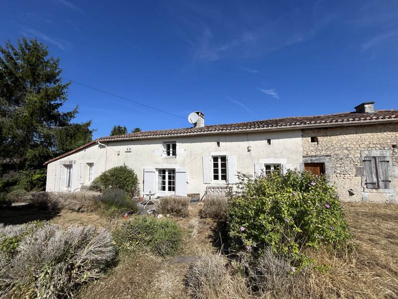 Vente Maison Berneuil 16480 5 pièces - 172 m²