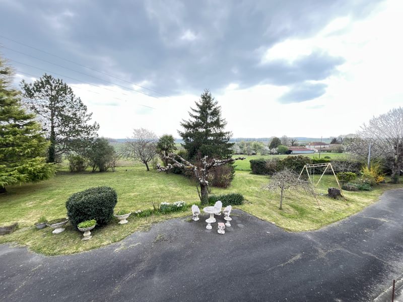 Vente Maison BELLEVIGNE - 10 pièces -181 m² - (16120)