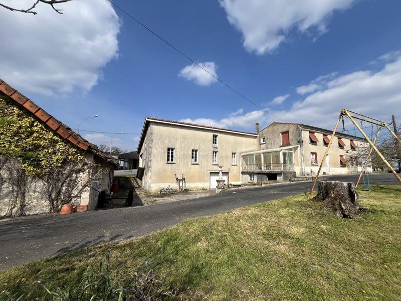 Vente Maison BELLEVIGNE - 10 pièces -181 m² - (16120)