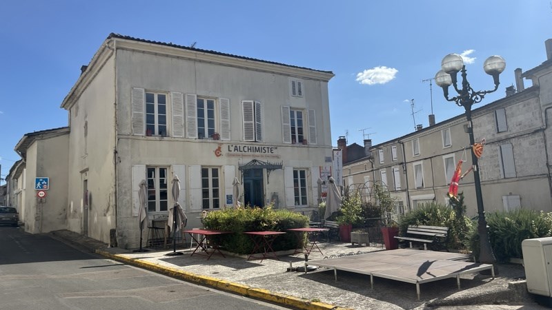 Vente Maison BARBEZIEUX ST HILAIRE - 7 pièces -220 m² - (16300)