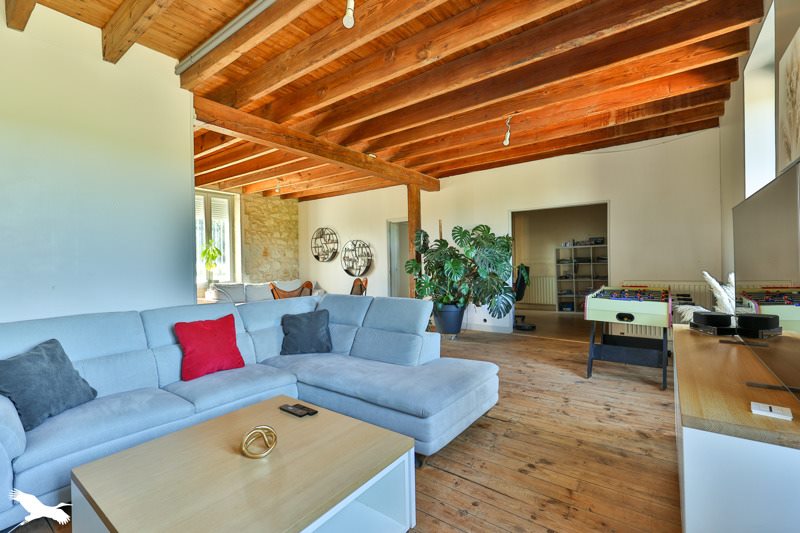 Vente Maison REIGNAC - 8 pièces -256 m² - (16360)