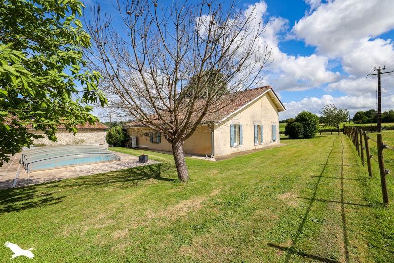 Vente Maison Challignac - 6 pièces -207 m² - (16300)