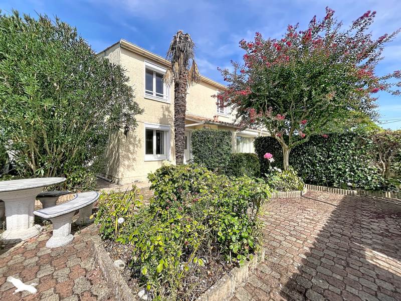 Vente Maison Barbezieux-Saint-Hilaire - 6 pièces -106 m² - (16300)
