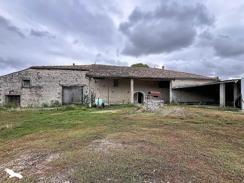 Vente Maison Saint-Palais-du-Né - 8 pièces -195 m² - (16300)