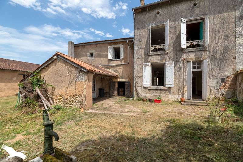 Vente Maison CHALAGNAC - 7 pièces -211 m² - (24380)