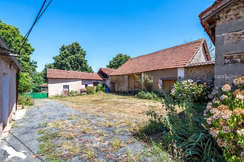 Vente Maison LACROPTE - 4 pièces -130 m² - (24380)