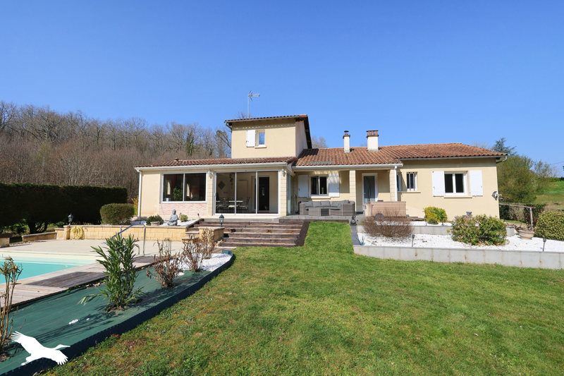 Vente Maison LA DOUZE - 7 pièces -169 m² - (24330)
