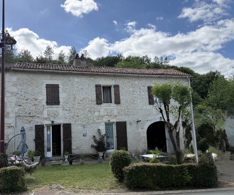 Vente Maison DOUVILLE - 5 pièces -104 m² - (24140)