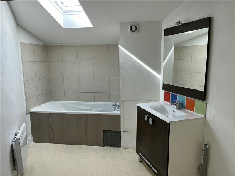 Vente Appartement GOND PONTOUVRE - 3 pièces -66 m² - (16160)