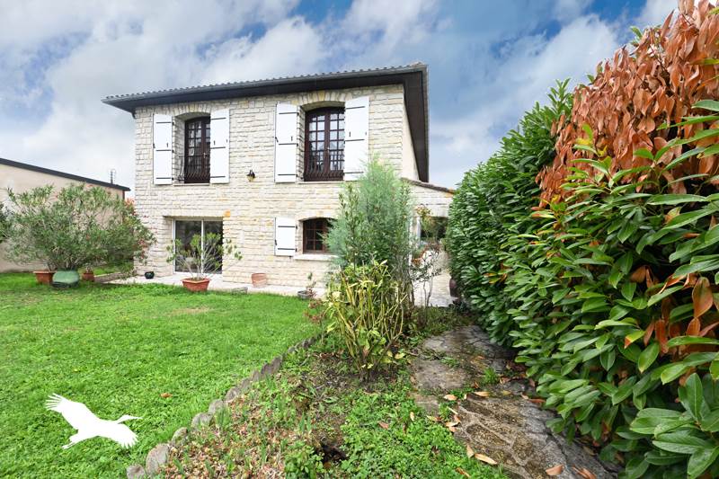 Vente Maison ANGOULEME - 7 pièces -230 m² - (16000)